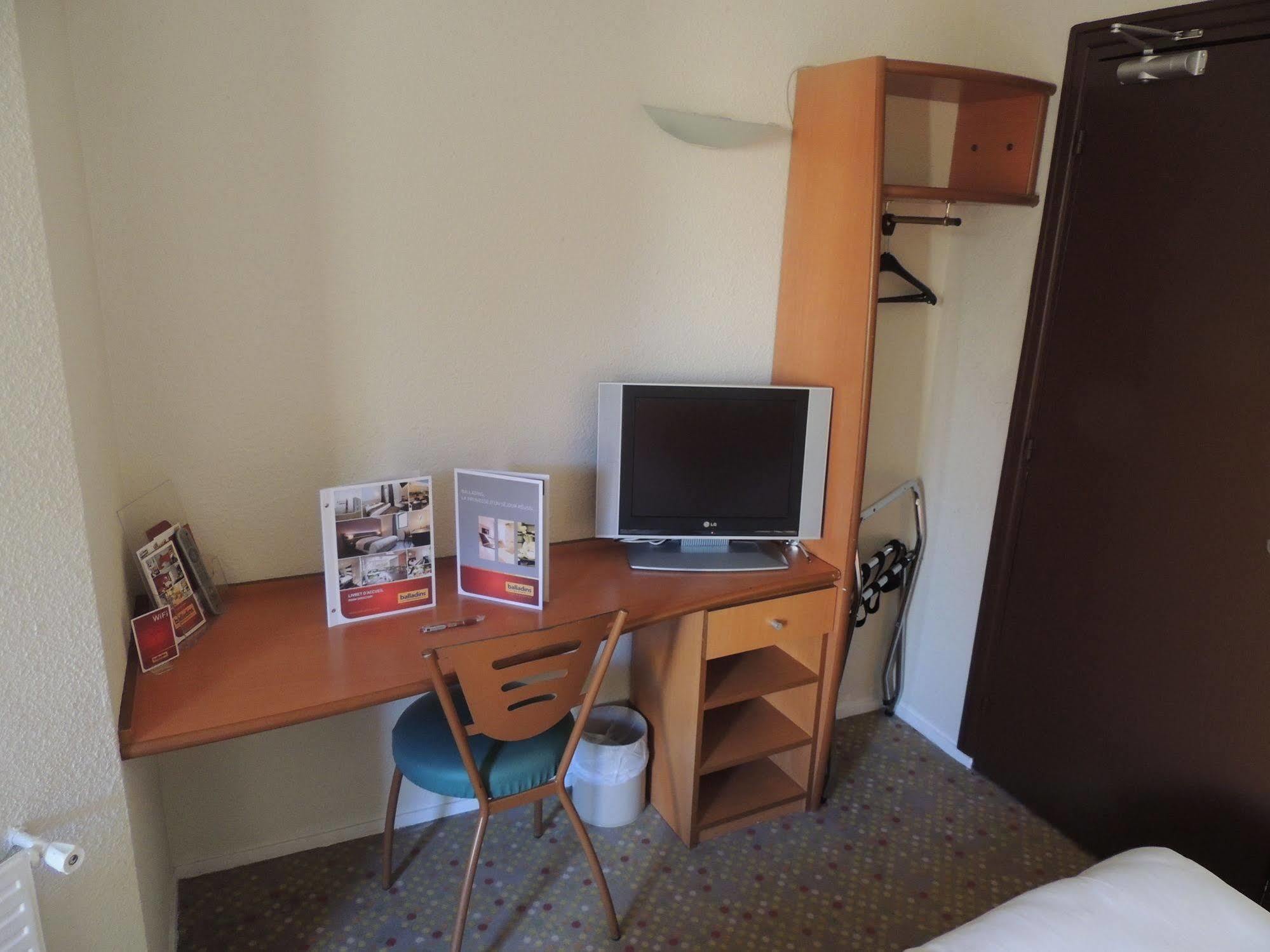 Ibis Budget Saint-Ouen-L'Aumone Exteriör bild